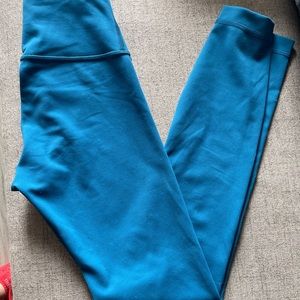 Lululemon Wynder Under 25” leggings.